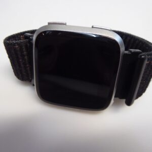 Nutikell Fitbit Versa FB505 + Laadija